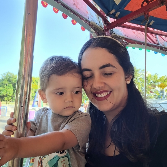 Meet your Posher, Naomi - Picture 3 of 3